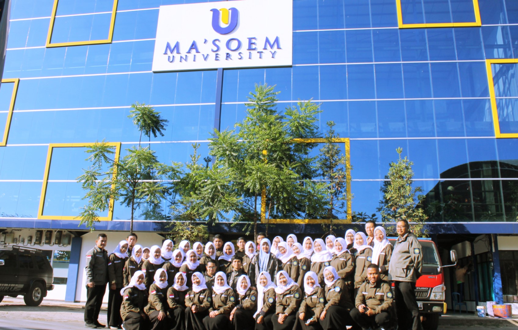 Ngopi Sambil Ngerjain Tugas: Kebiasaan Unik Mahasiswa di Bandung