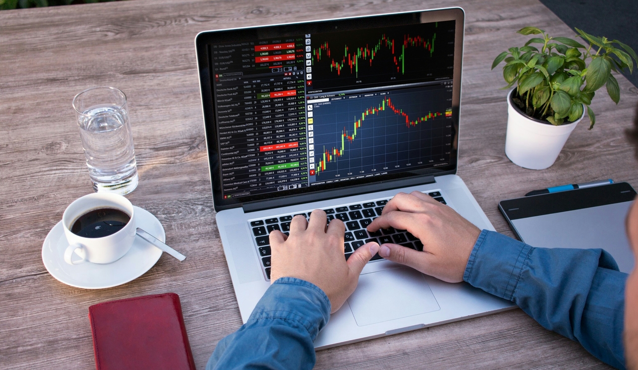 Strategi Efektif untuk Promosi di Sosmed: Potensi Trading Harian Bersama Rajakomen.com